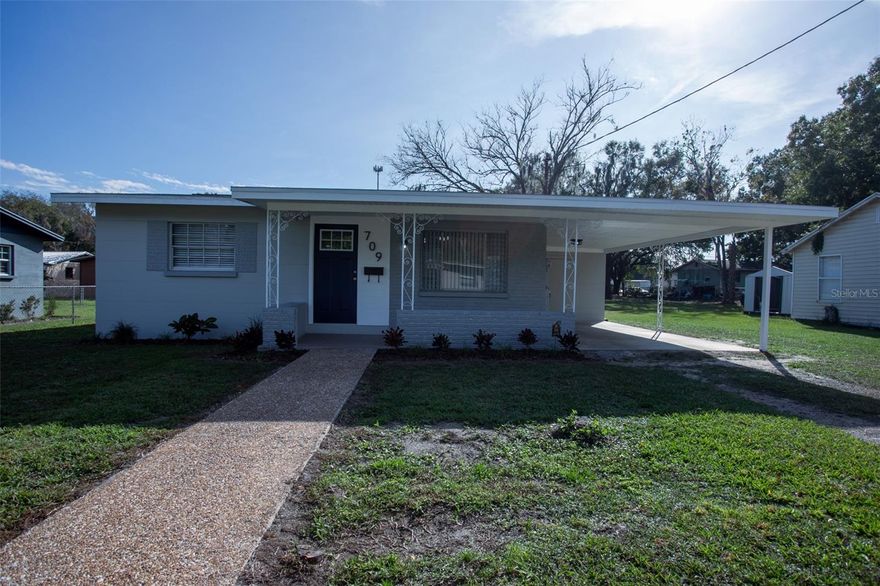 FOR RENT! This property is located in Downtown Plant City, featuring 2 bedrooms and 1 bathroom. It has been fully renovated with granite counter tops and vinal plank flooring through out. There is a washer and dryer on site. Pets are allowed. $100 application fee +$25 per additional adult.