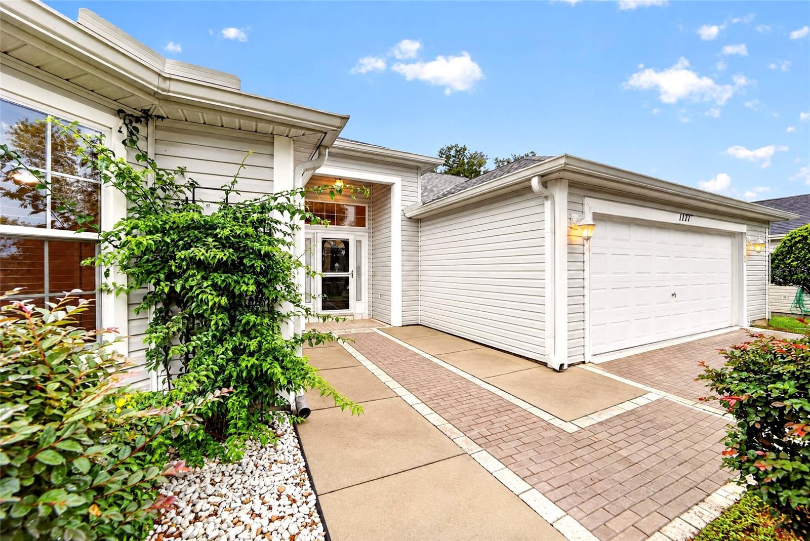 1177 OAK FOREST DRIVE