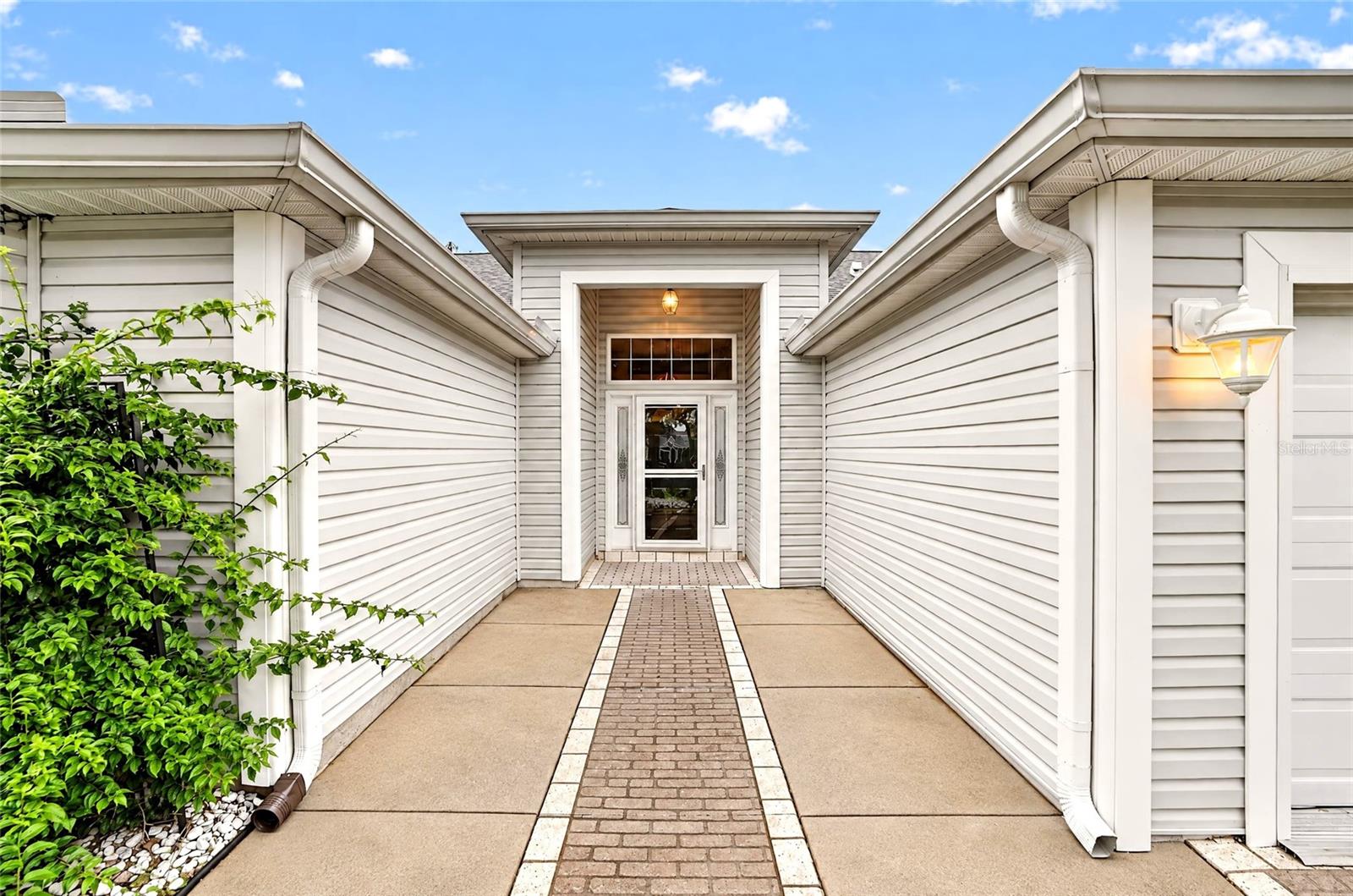 1177 OAK FOREST DRIVE