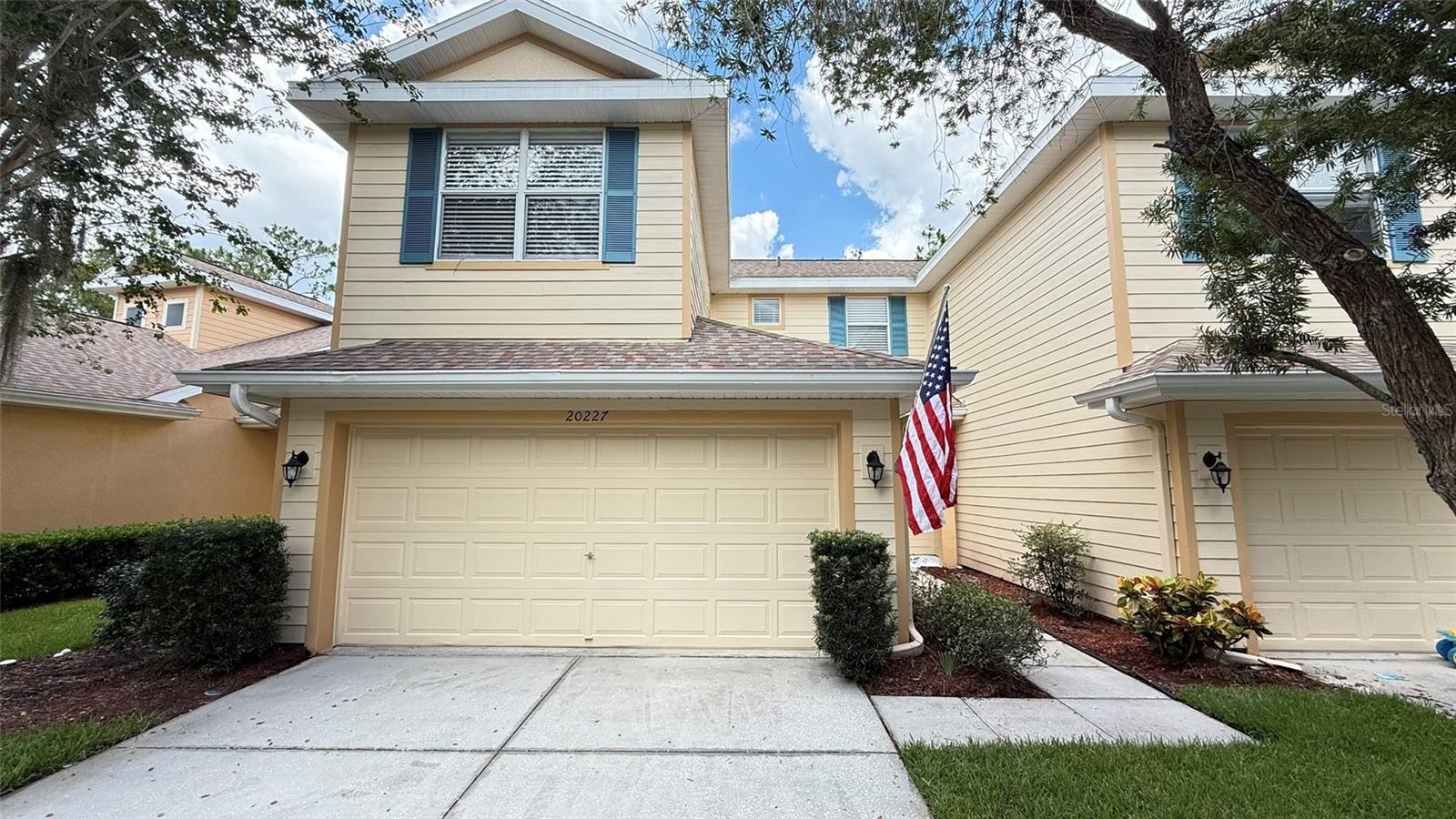 Check out this stunning townhome in the gated Live Oak Preserve community in New Tampa! This 3-bedroom, 2.5-bathroom home comes with a 2-car garage, luxury vinyl flooring throughout, renovate kitchen and bathrooms, plus fresh paint. The community offers amazing amenities like a modern clubhouse, fitness center, water slide, basketball court, tennis courts, and more. It’s conveniently located near I-75, I-275, I-4, Shoppes at Wiregrass, restaurants, entertainment, USF, and more. Don’t wait—schedule your showing before it’s gone!