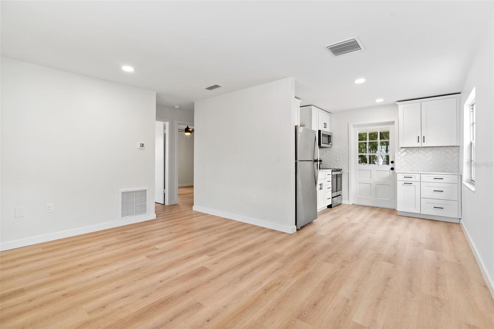 OAKLAND SUB - Residential Lease