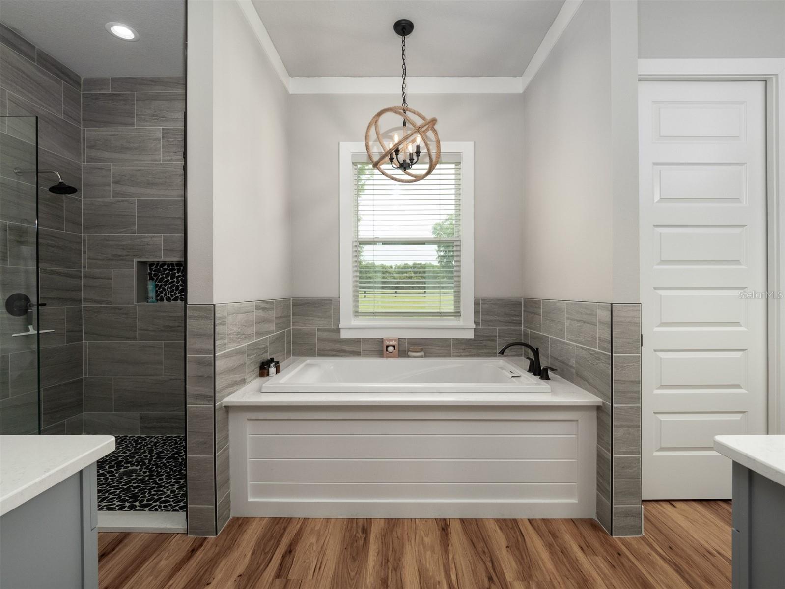 EQUESTRIAN SPRINGS - Farm