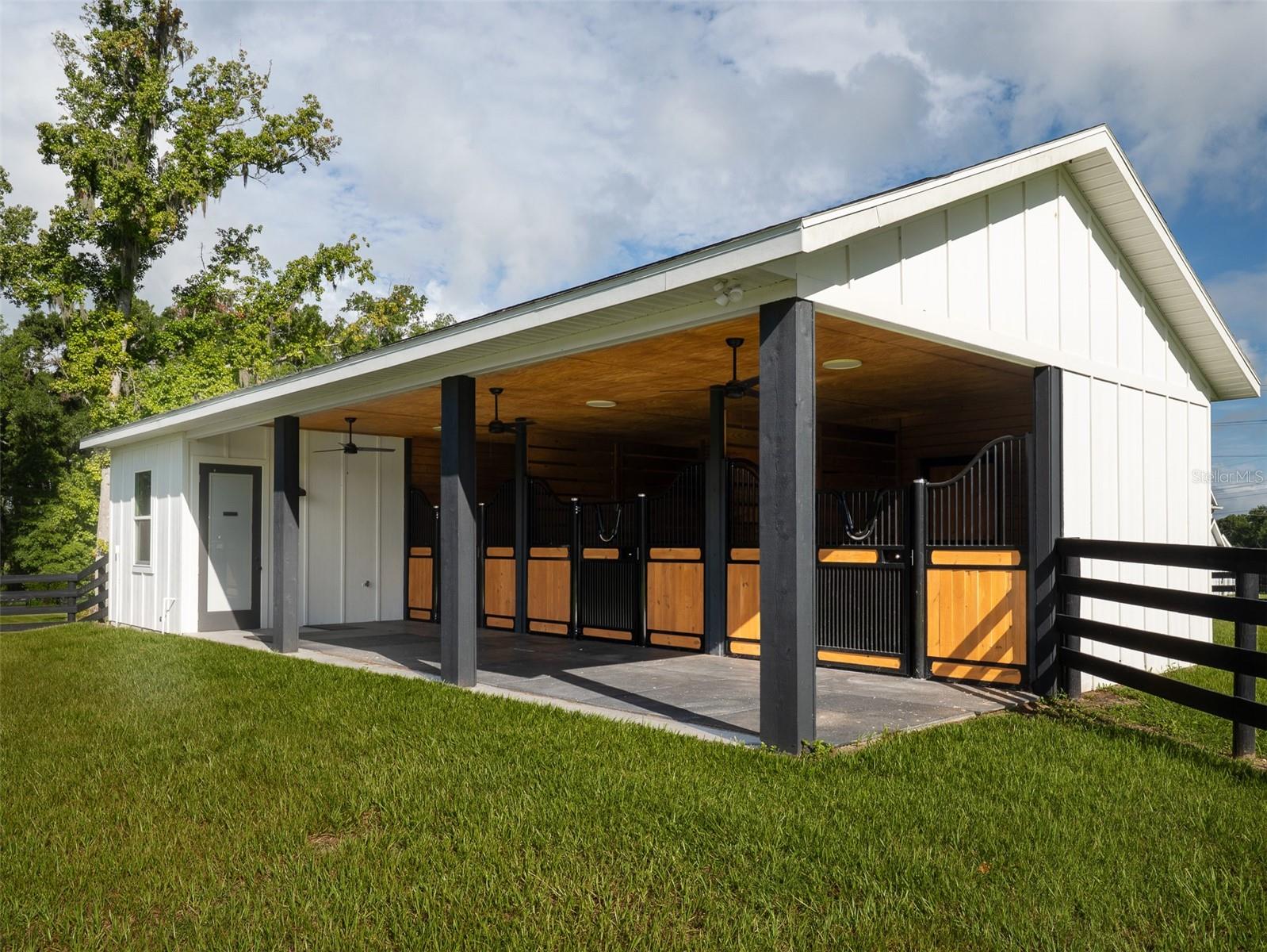 EQUESTRIAN SPRINGS - Farm