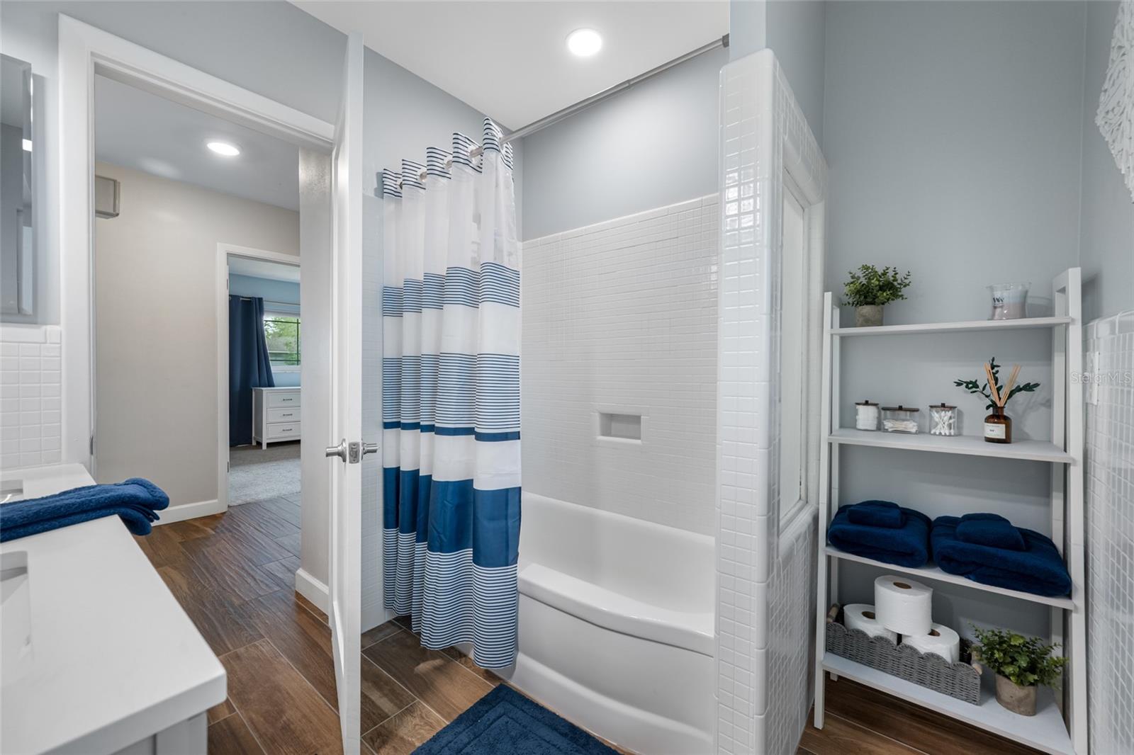 DOUGLAS MANOR ESTATES 2ND ADD - Residential