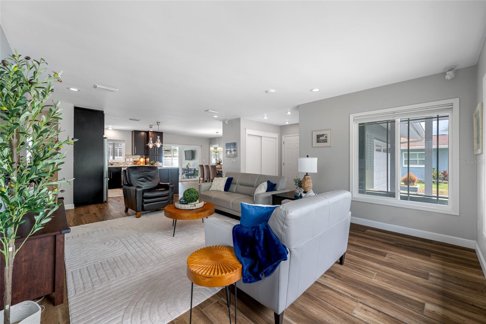 DOUGLAS MANOR ESTATES 2ND ADD - Residential