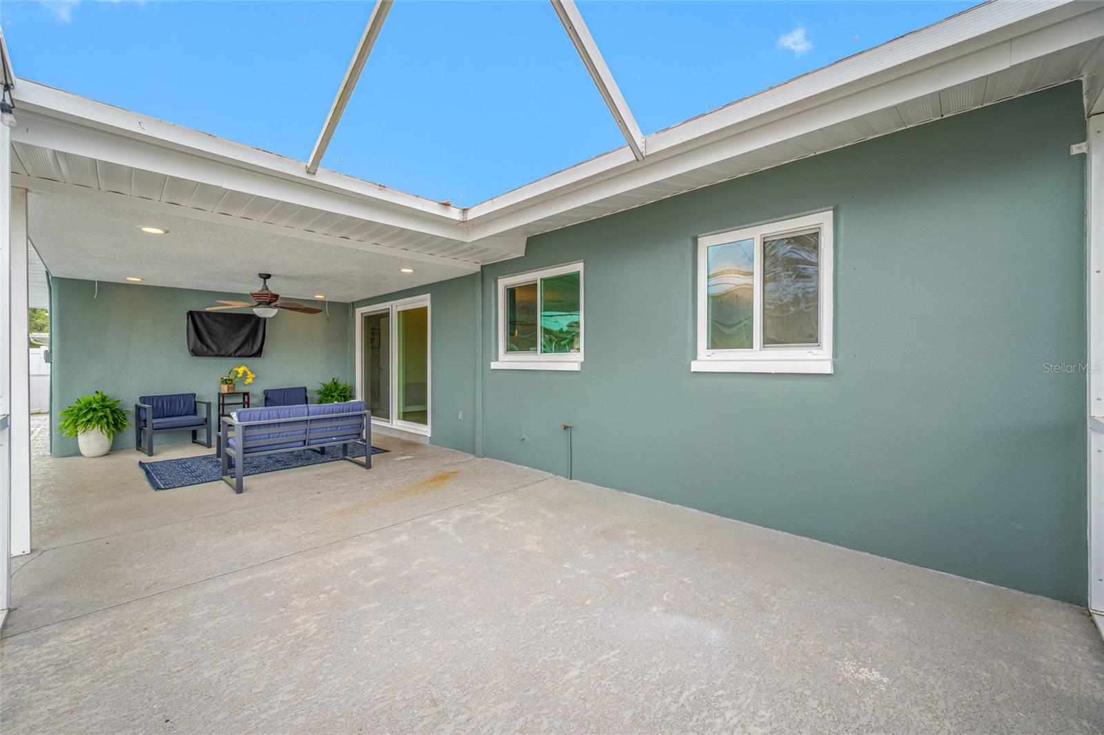 DOUGLAS MANOR ESTATES 2ND ADD - Residential