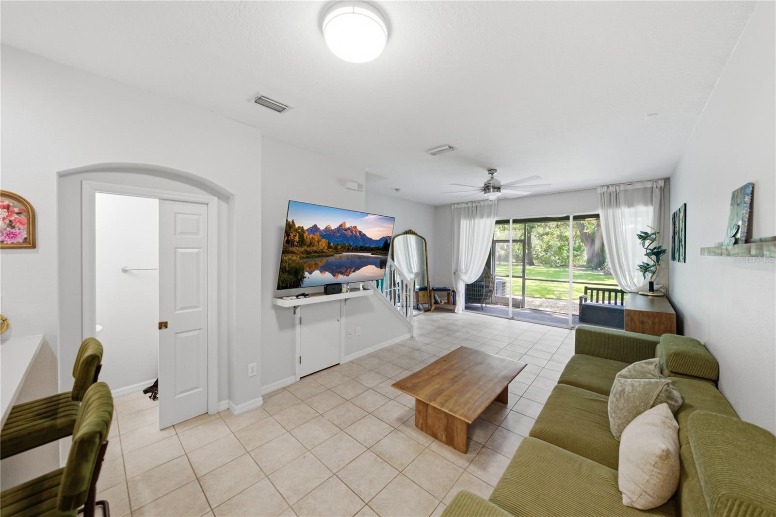 2405 EARLSWOOD COURT