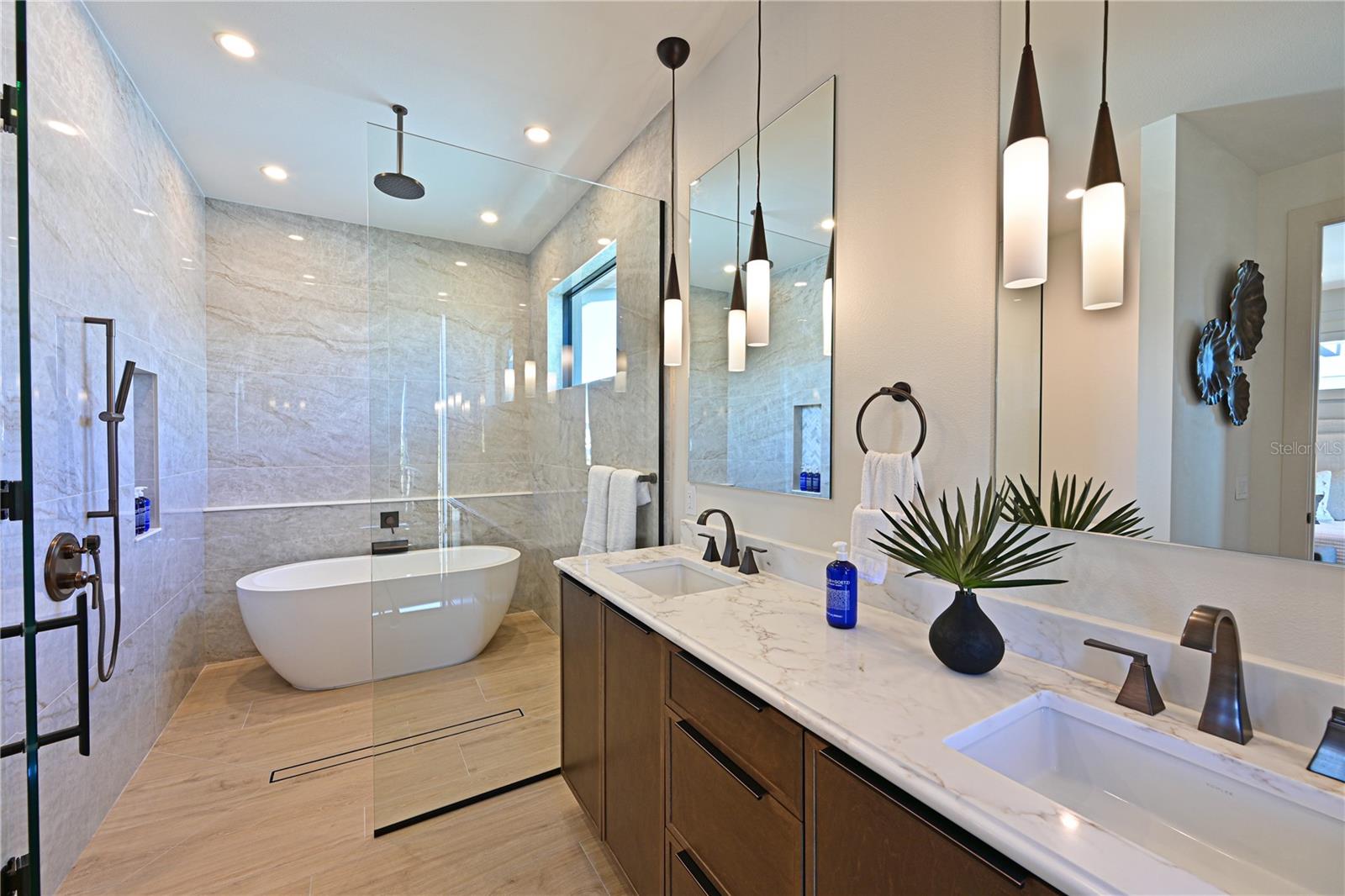 ANNA MARIA BEACH - Residential