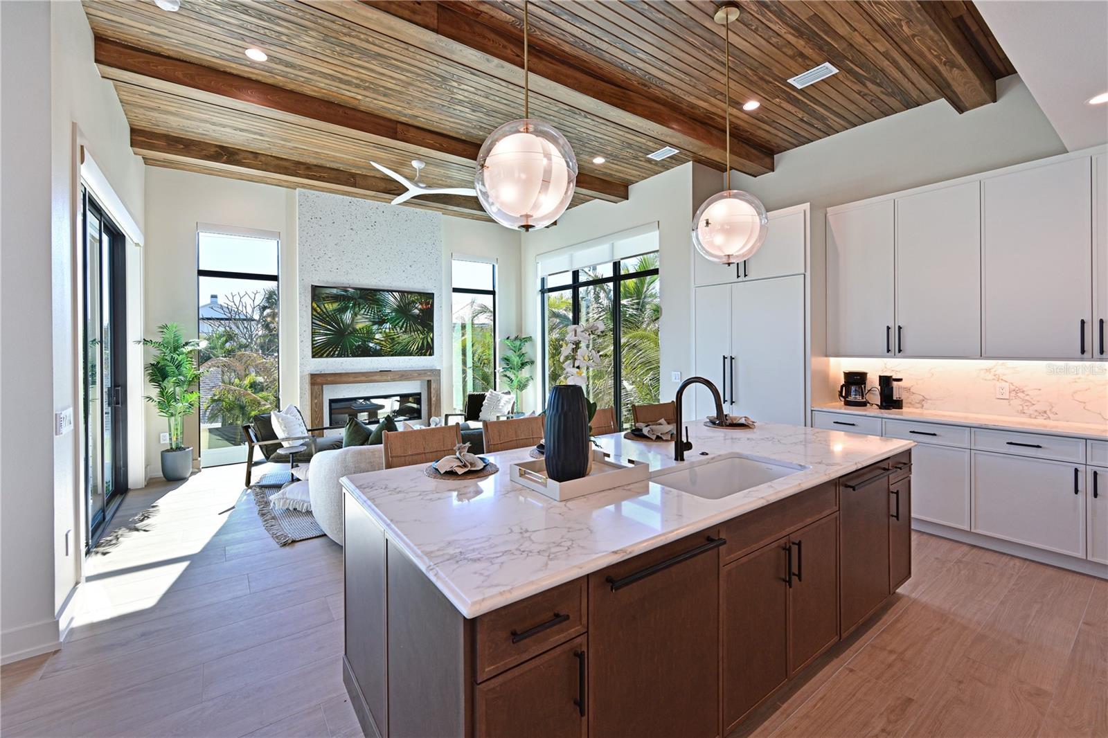 ANNA MARIA BEACH - Residential