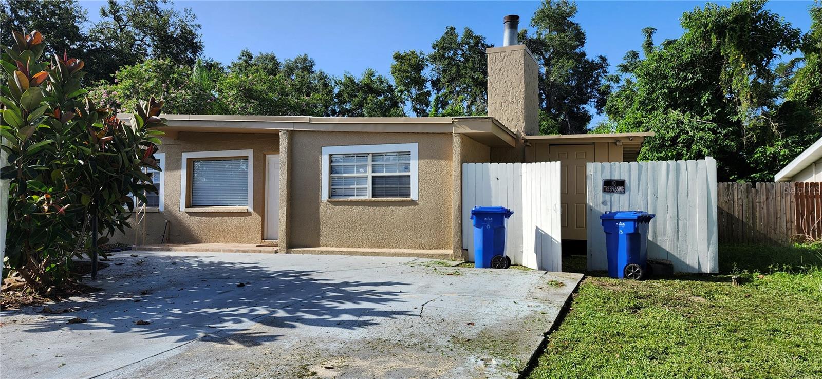 Don’t miss the opportunity to rent this charming 3-bedroom, 1-bathroom pool home in the highly sought-after Brandon area. This residence features an open-concept layout highlighted by a cozy, wood-burning fireplace in the family room—ideal for relaxed gatherings. The kitchen boasts solid wood cabinets, granite countertops, and a tasteful blend of stainless-steel and black appliances. A spacious window provides a lovely view of the meticulously fenced backyard, which includes an in-ground pool—perfect for outdoor enjoyment and entertaining. Nestled south of Brandon Boulevard, this home offers easy access to shopping, dining, and entertainment, combining convenience with comfortable living.