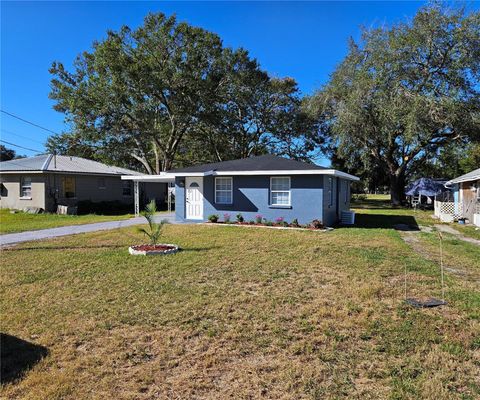 A home in WINTER HAVEN