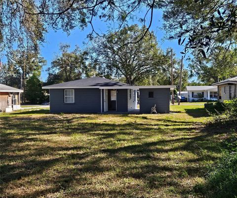 A home in WINTER HAVEN