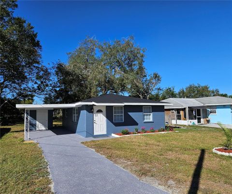 A home in WINTER HAVEN