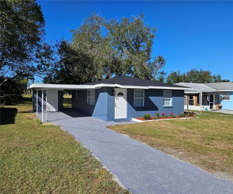 A home in WINTER HAVEN