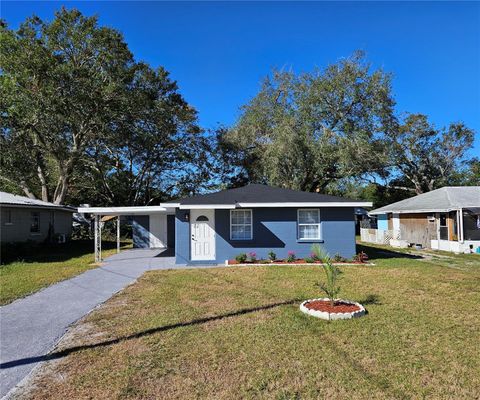 A home in WINTER HAVEN