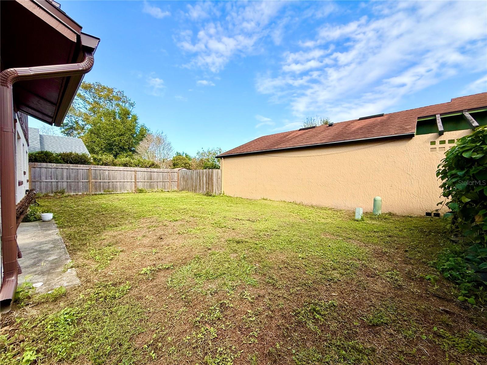 MOSS POINTE - Residential Lease