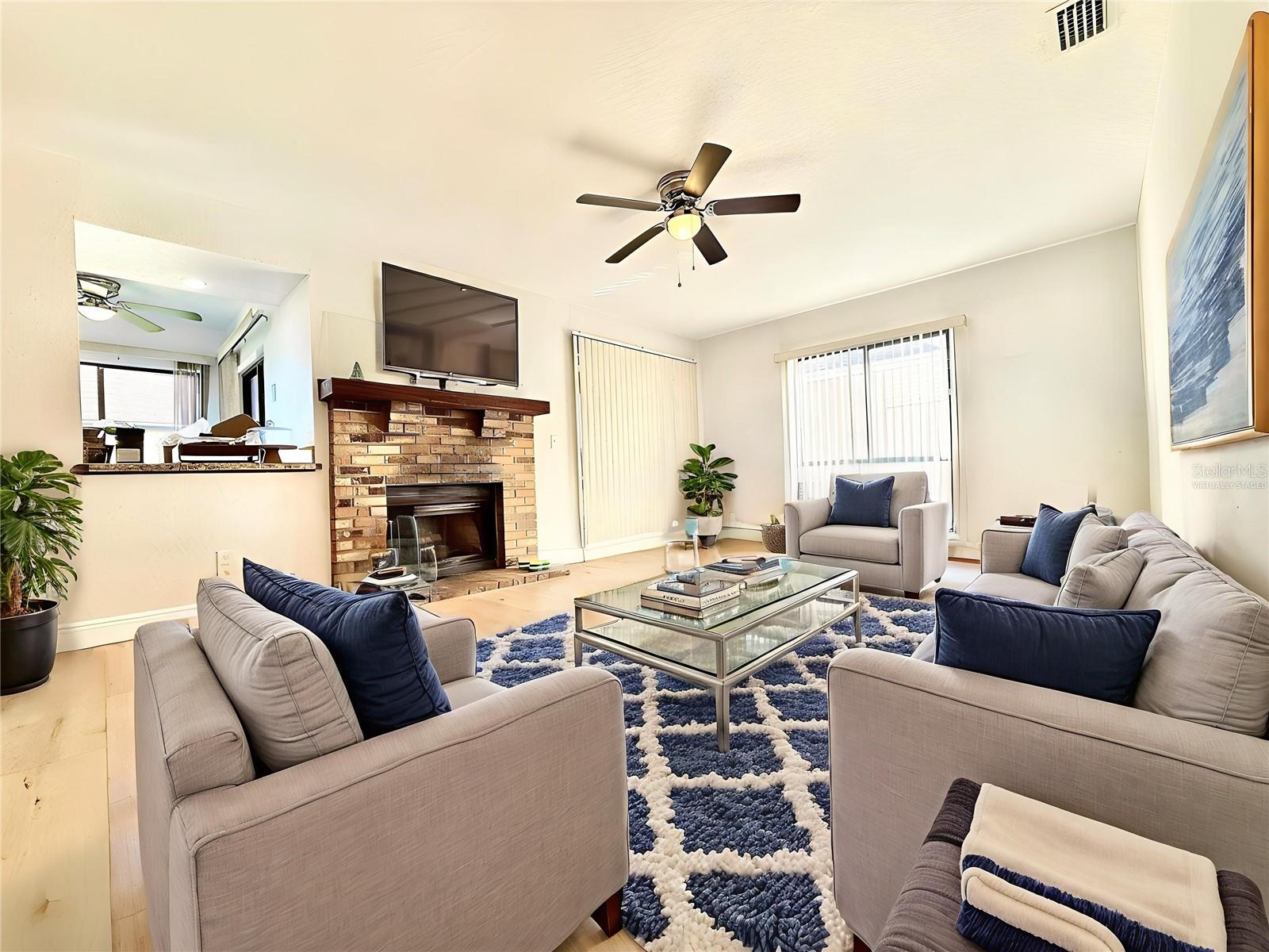 MOSS POINTE - Residential Lease