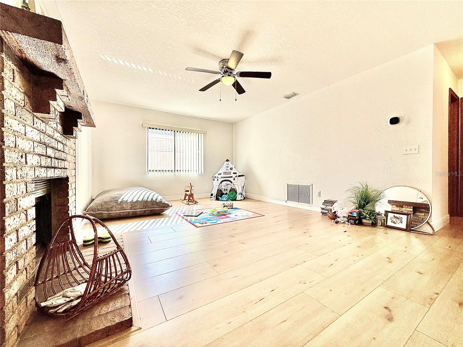 MOSS POINTE - Residential Lease