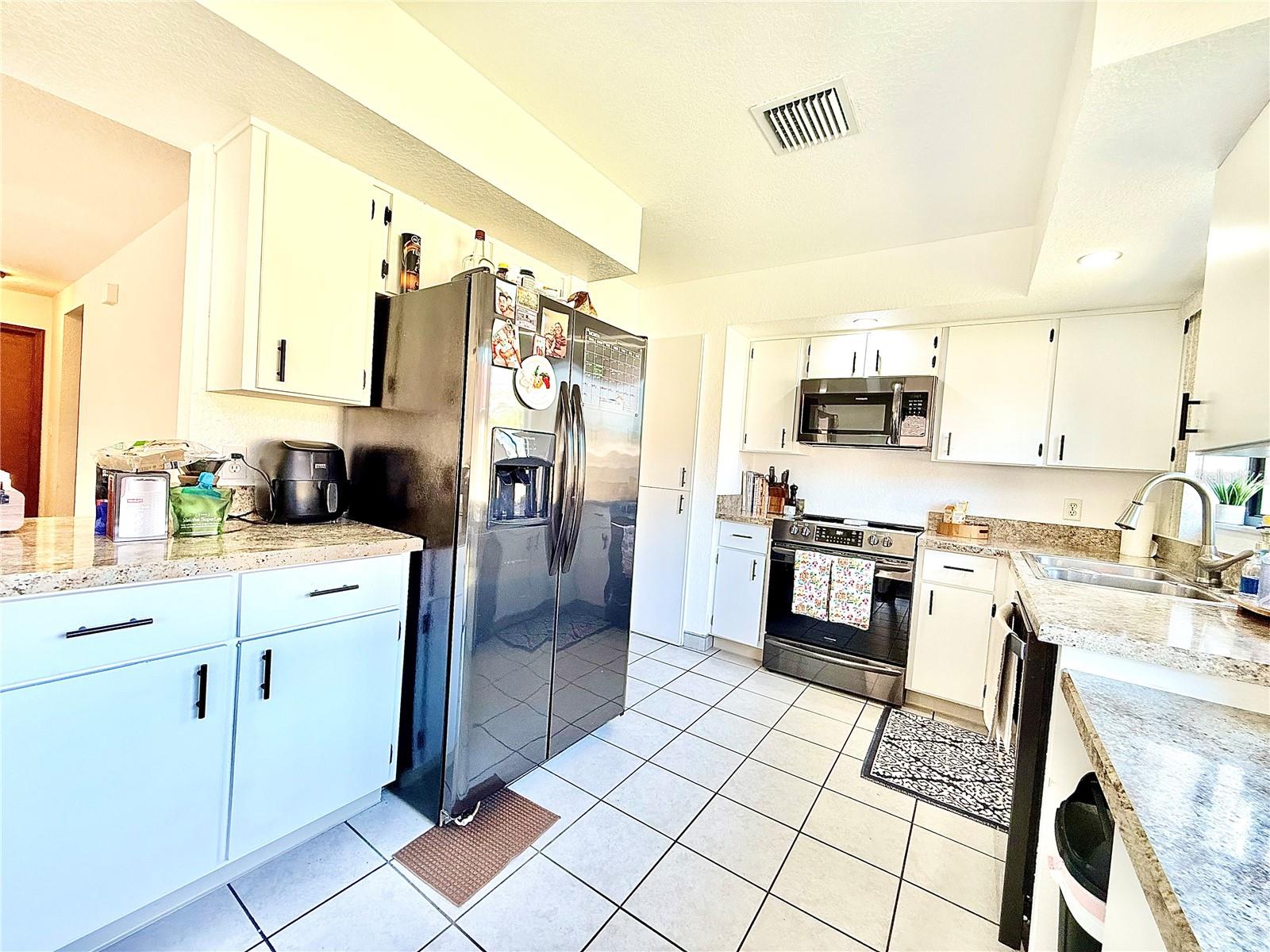 MOSS POINTE - Residential Lease