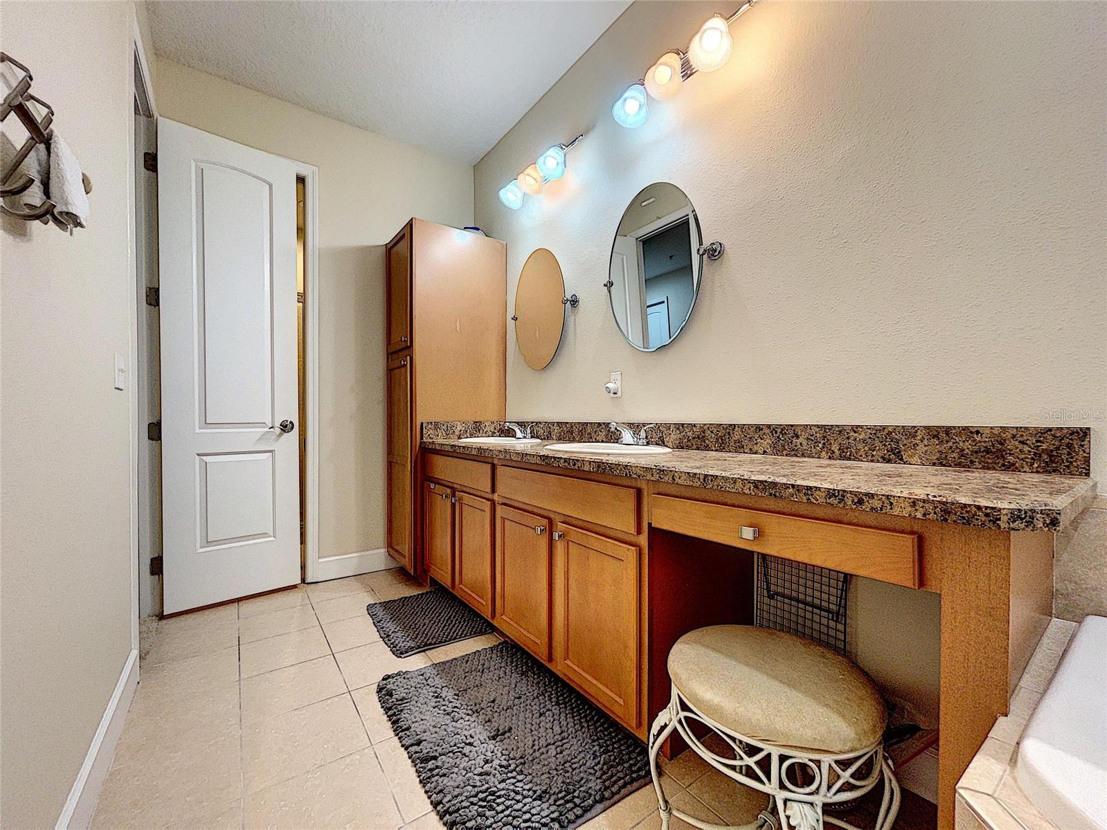 URBAN TWNHMS - Residential Lease