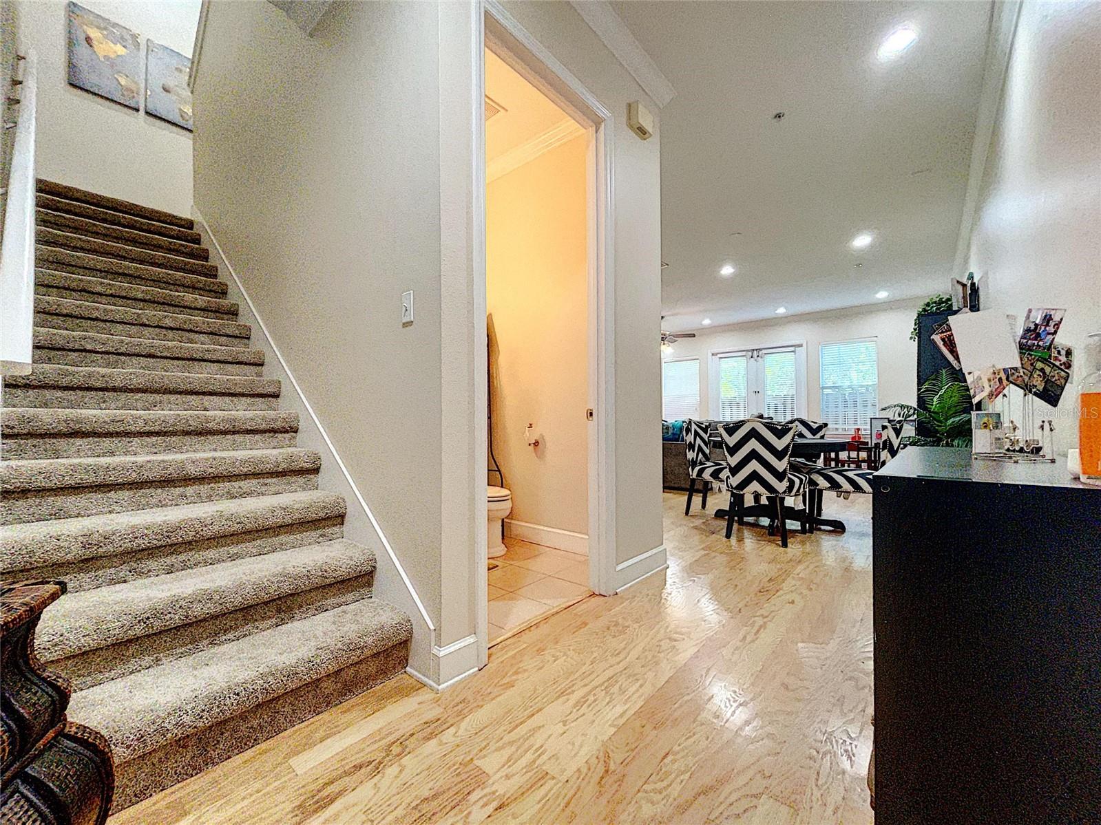 URBAN TWNHMS - Residential Lease