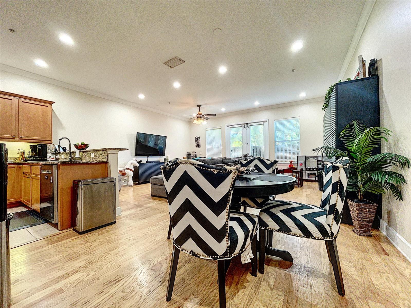 URBAN TWNHMS - Residential Lease