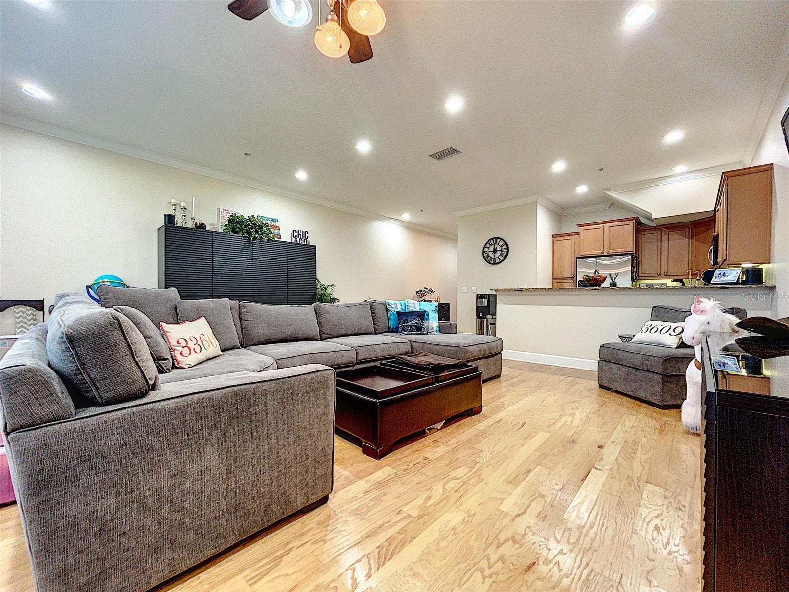 URBAN TWNHMS - Residential Lease