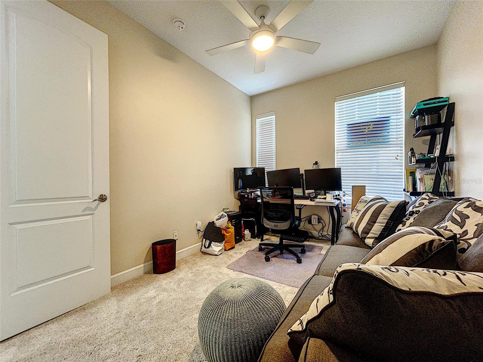 URBAN TWNHMS - Residential Lease