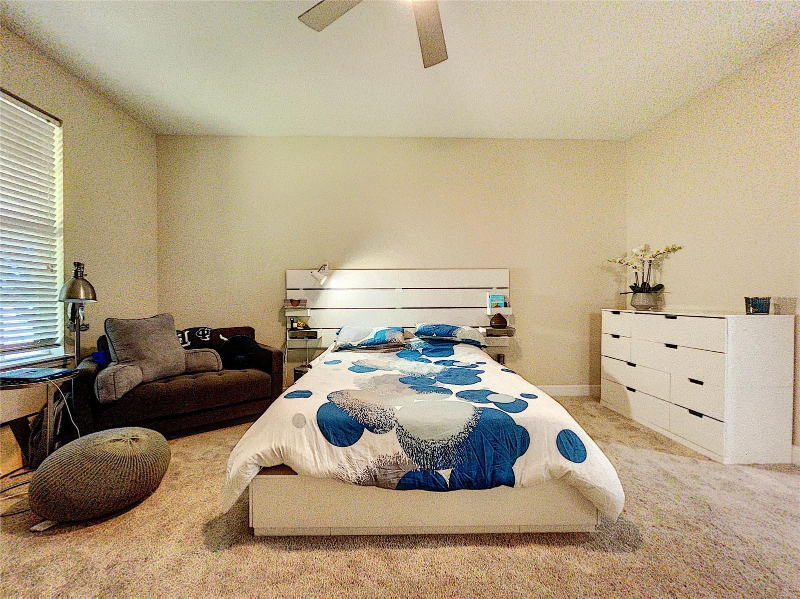 URBAN TWNHMS - Residential Lease