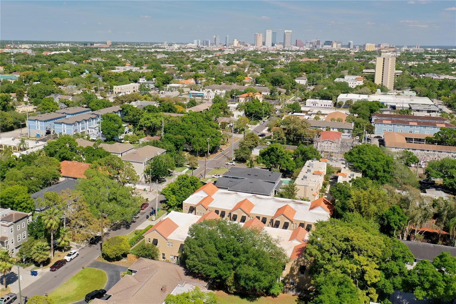 URBAN TWNHMS - Residential Lease