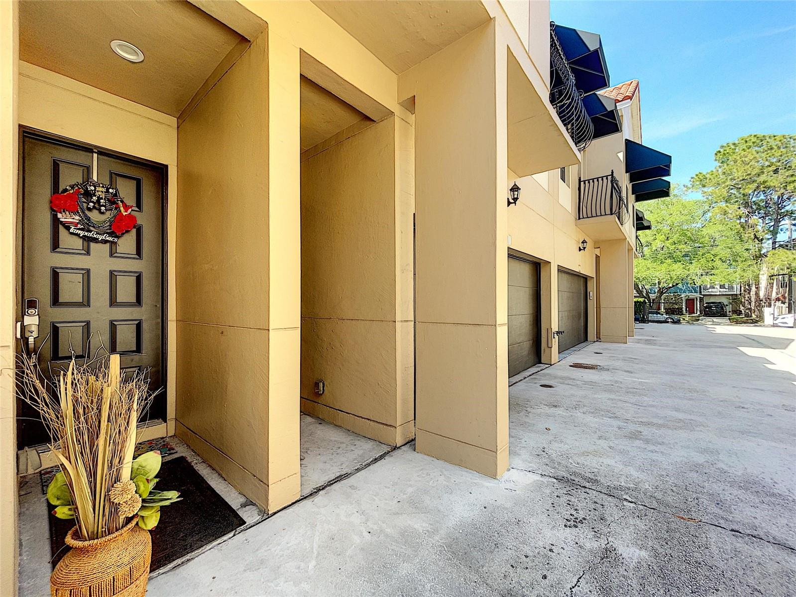 URBAN TWNHMS - Residential Lease