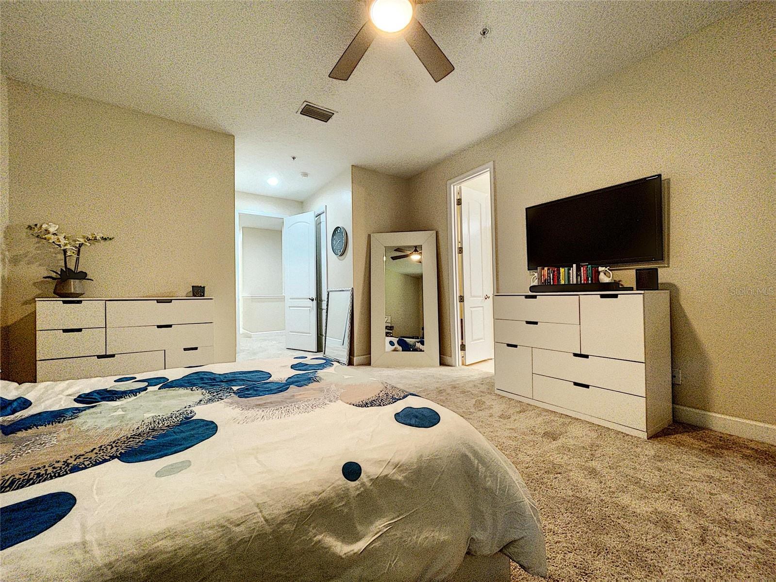 URBAN TWNHMS - Residential Lease