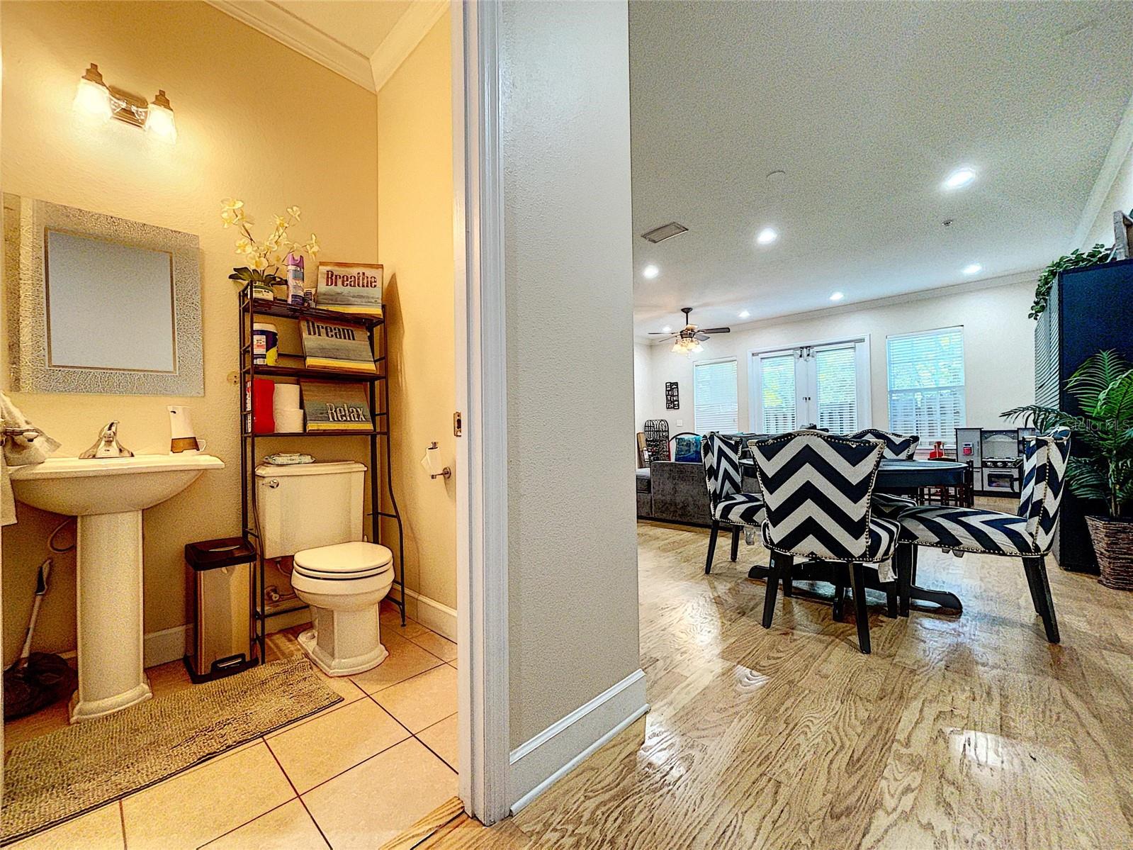 URBAN TWNHMS - Residential Lease