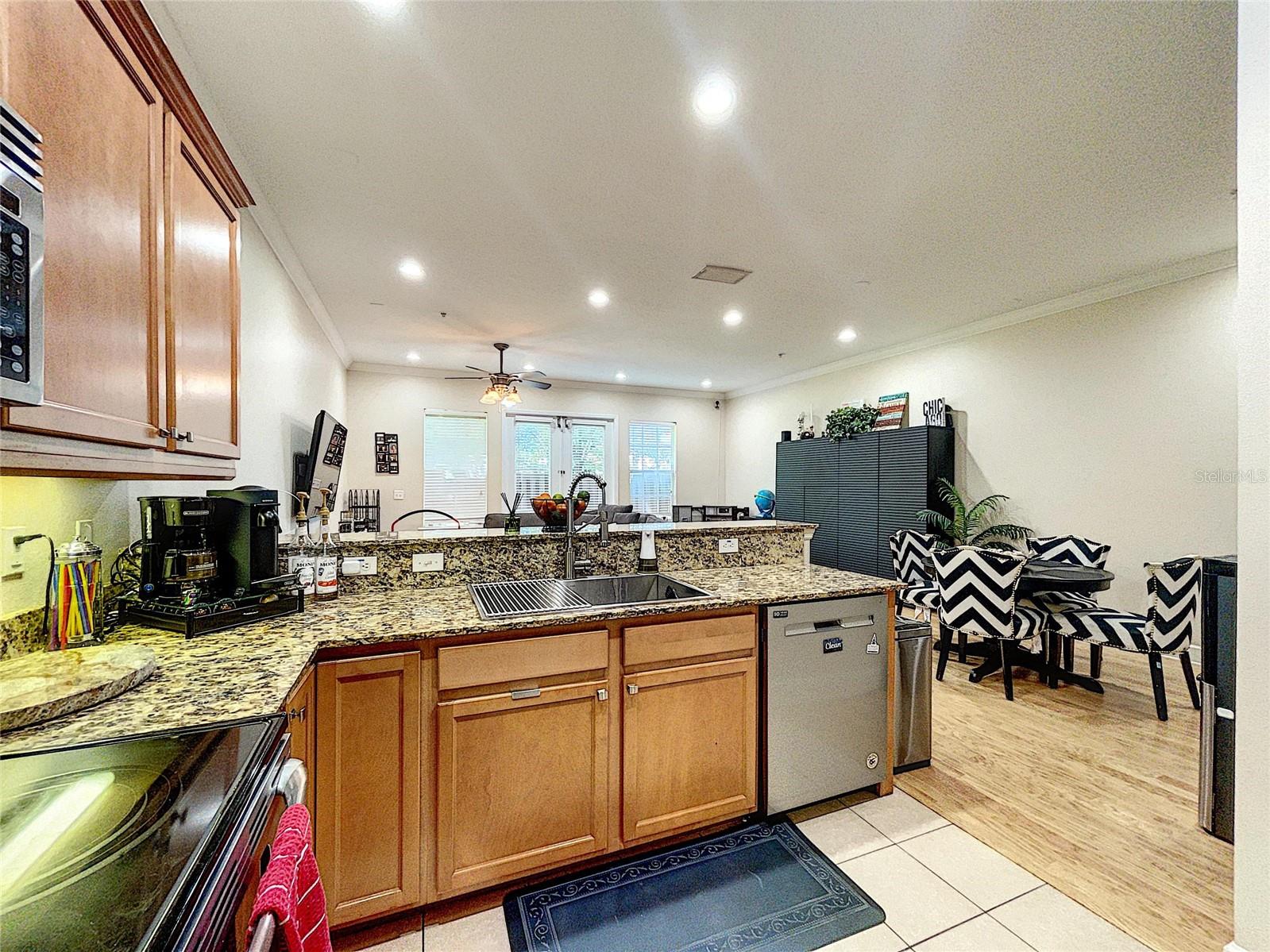 URBAN TWNHMS - Residential Lease