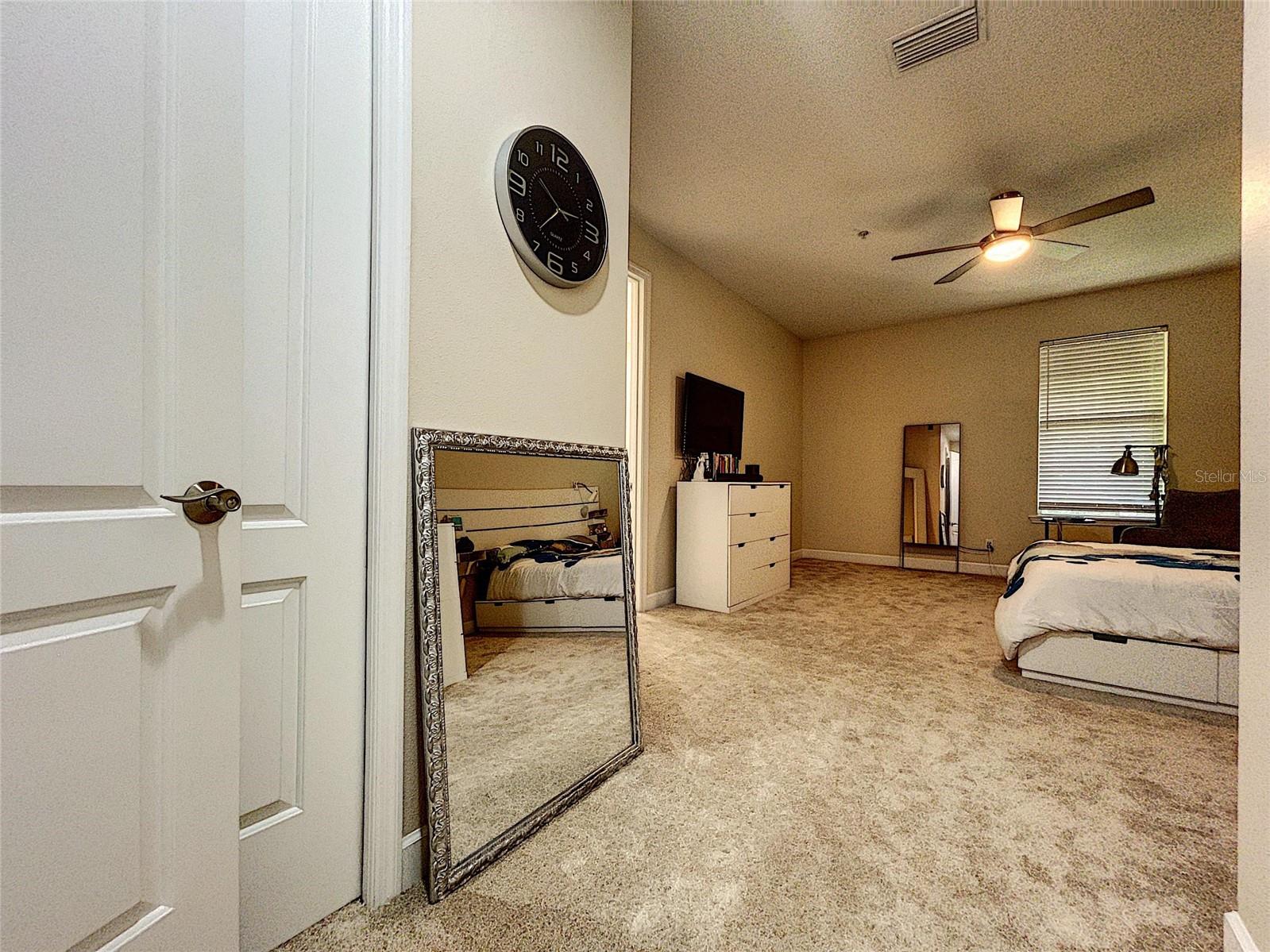 URBAN TWNHMS - Residential Lease