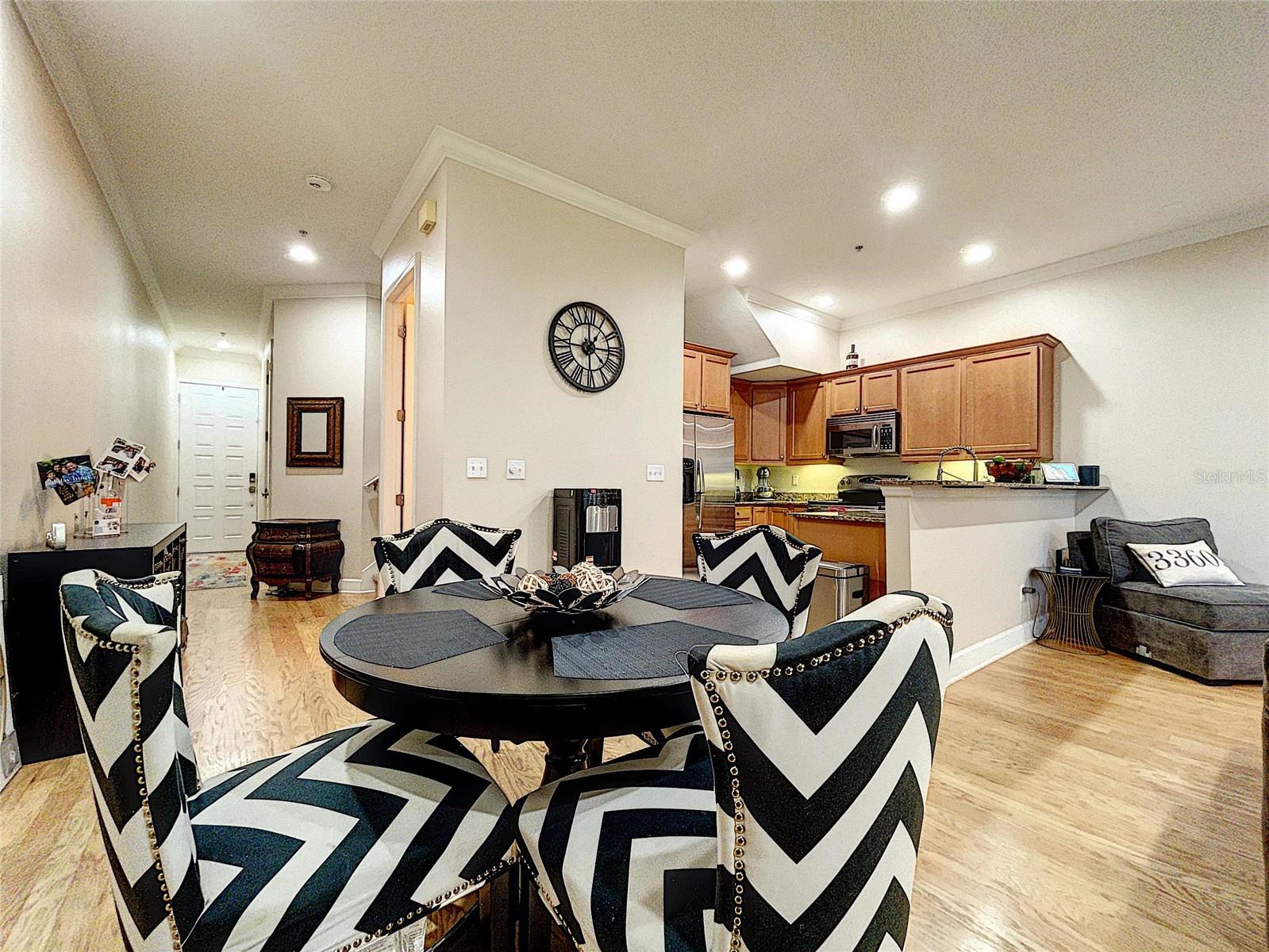 URBAN TWNHMS - Residential Lease
