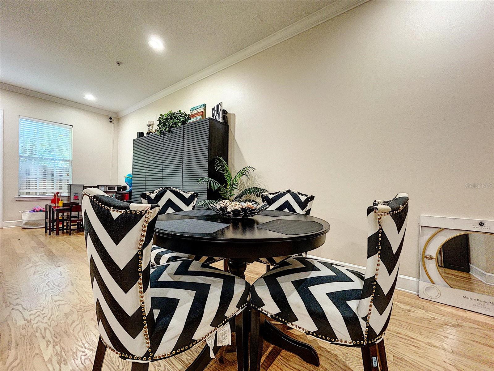 URBAN TWNHMS - Residential Lease