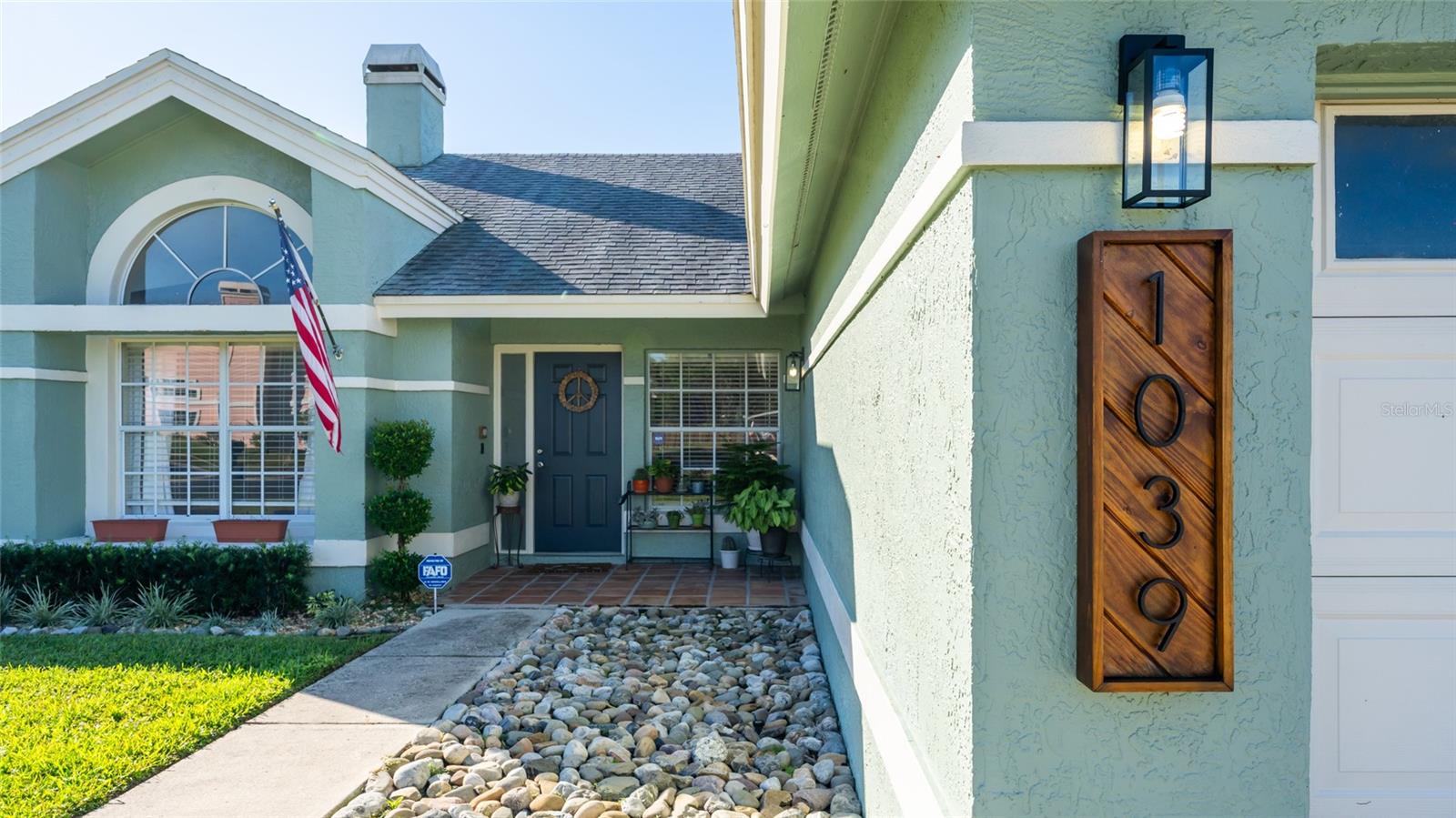 1039 PROVIDENCE LANE