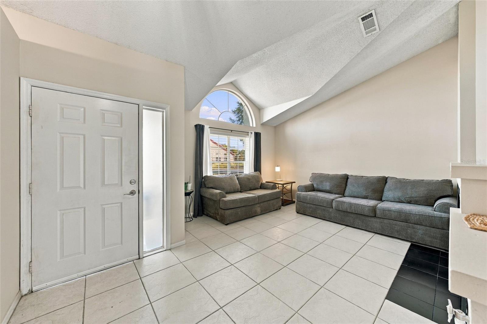1039 PROVIDENCE LANE