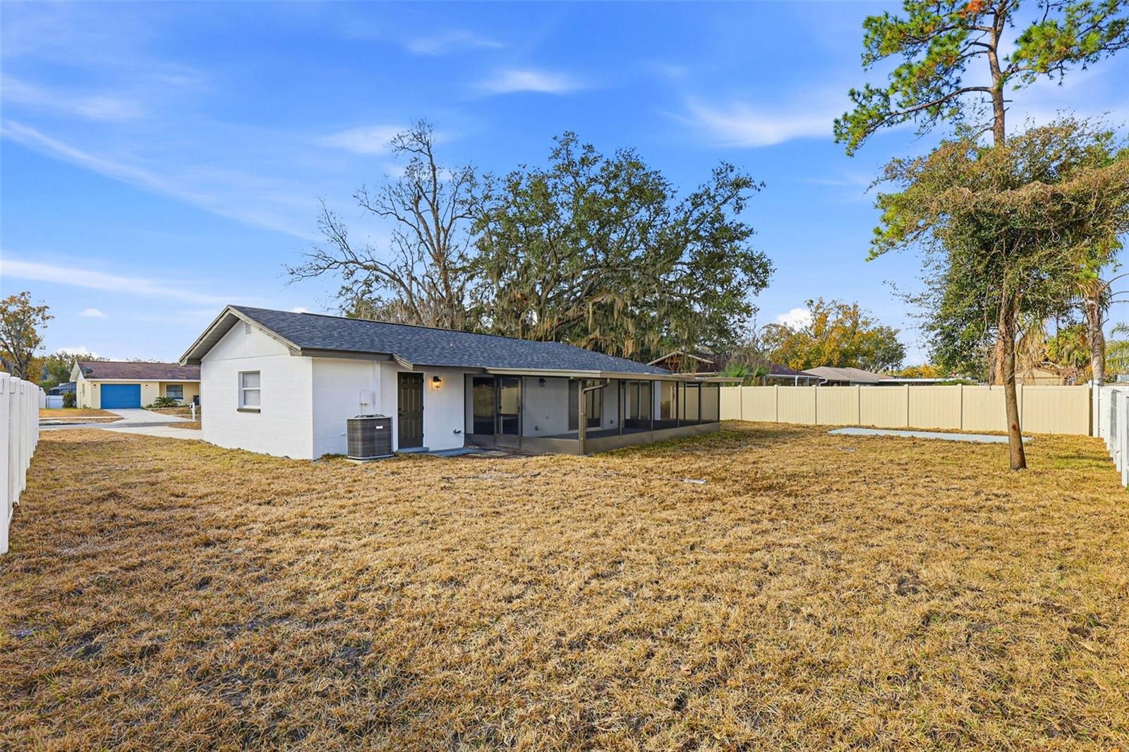 SOUTHWOOD HILLS UNIT 02 - Residential