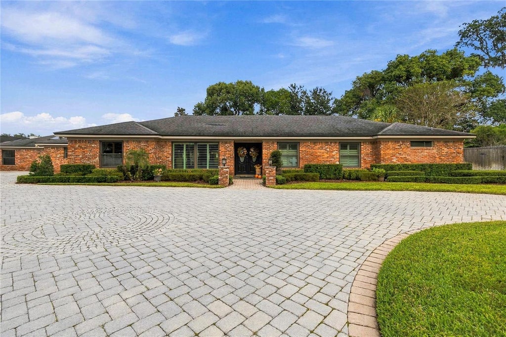 Photo of 111 Pine Tree Lane, Altamonte Springs, FL 32714 (MLS # O6453987)