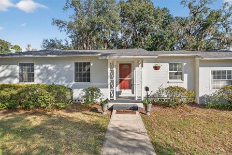 Photo of 1105 NE 9th Street, Gainesville, FL 32601 (MLS # GC535634)