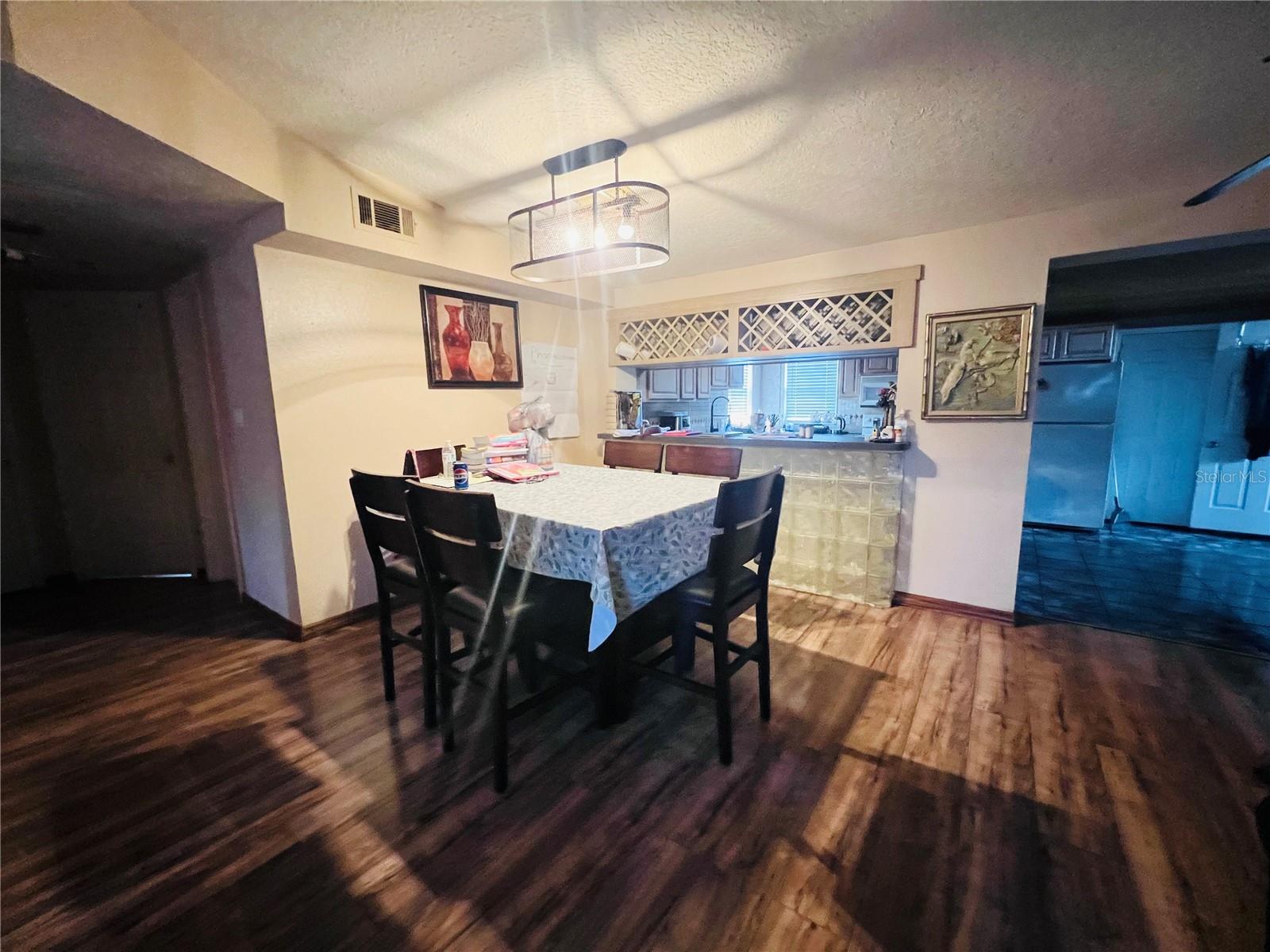 COLONIAL HILLS - Residential