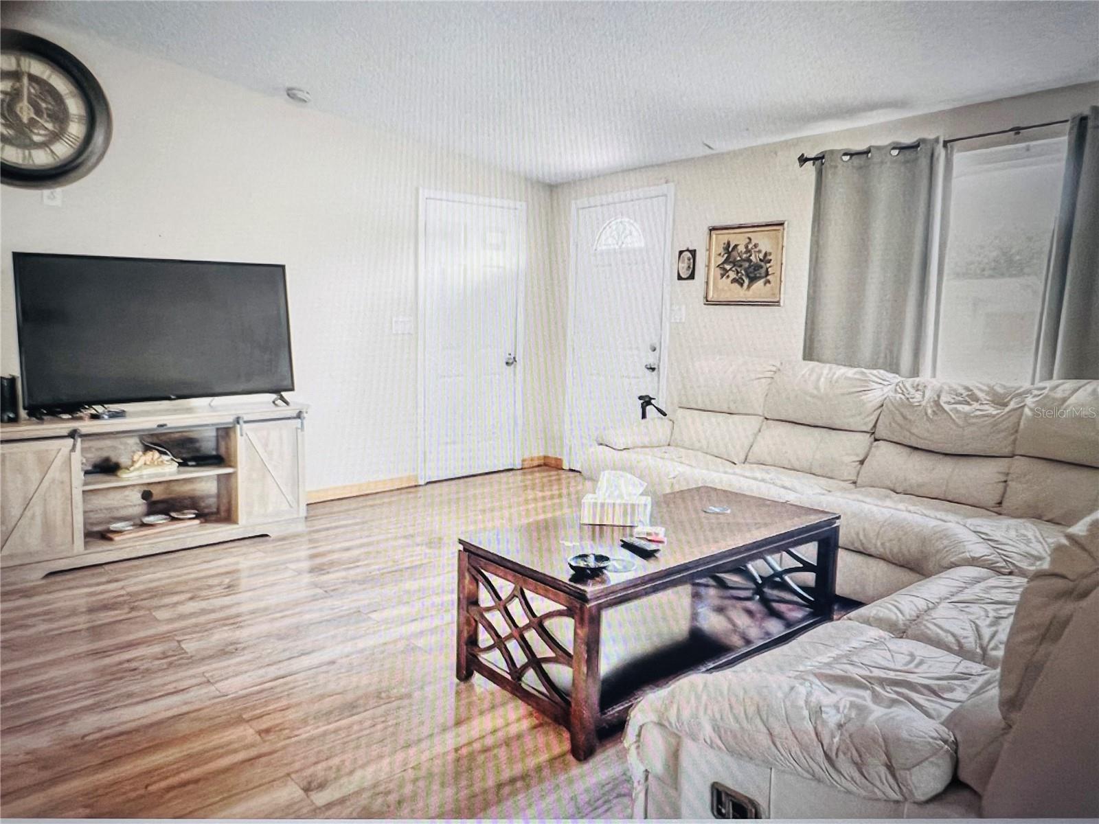 COLONIAL HILLS - Residential