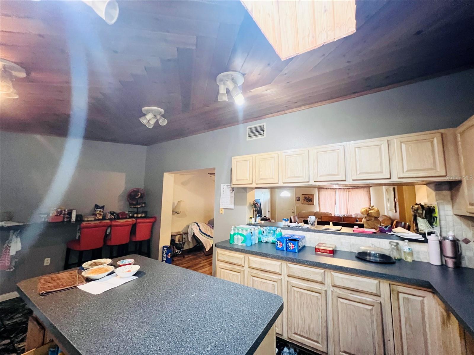 COLONIAL HILLS - Residential