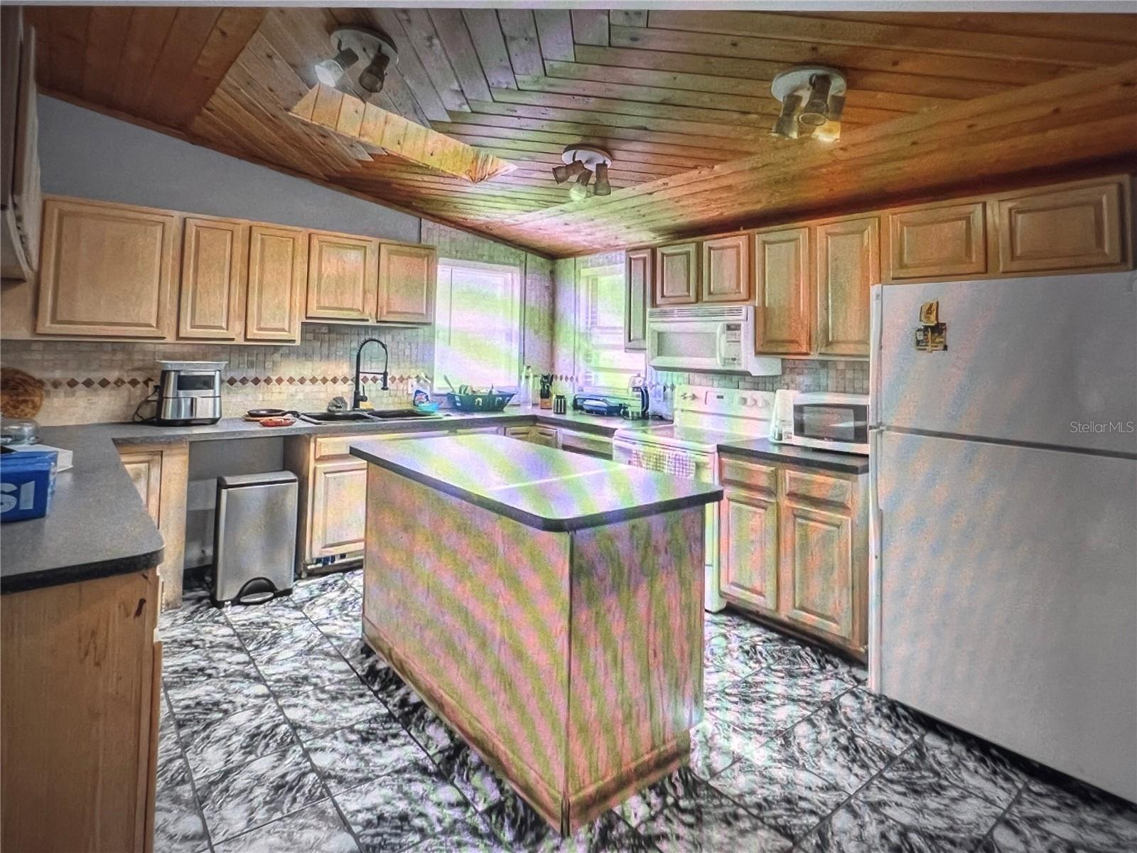 COLONIAL HILLS - Residential