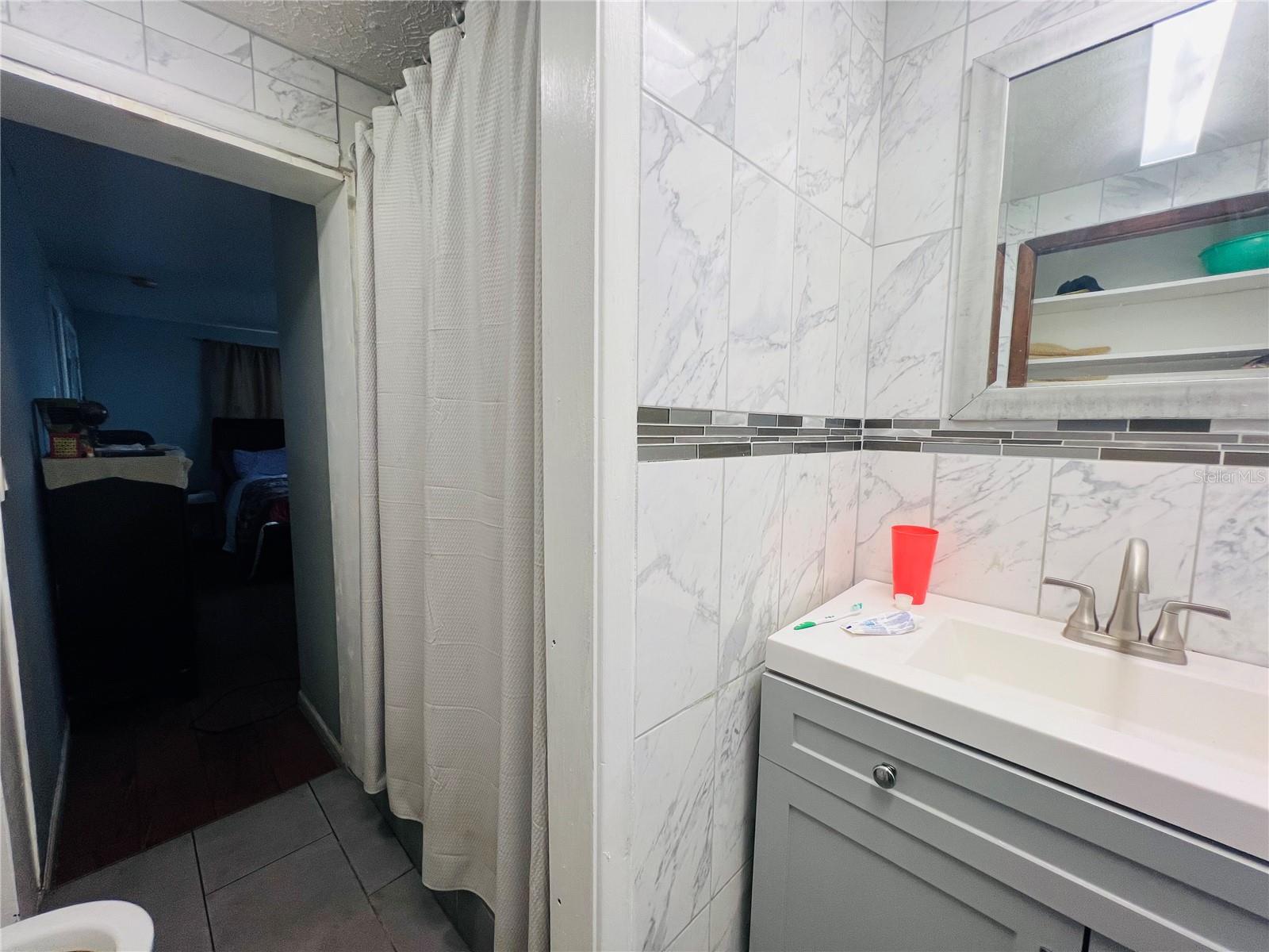 COLONIAL HILLS - Residential