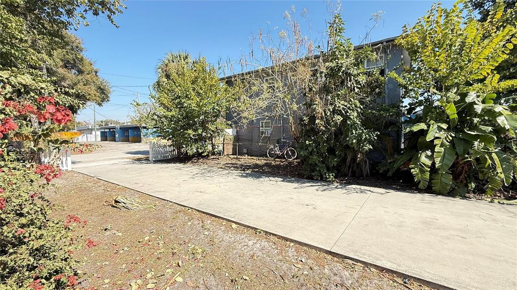 Photo of 806 E Robles Street, Tampa, FL 33602 (MLS # N6142766)