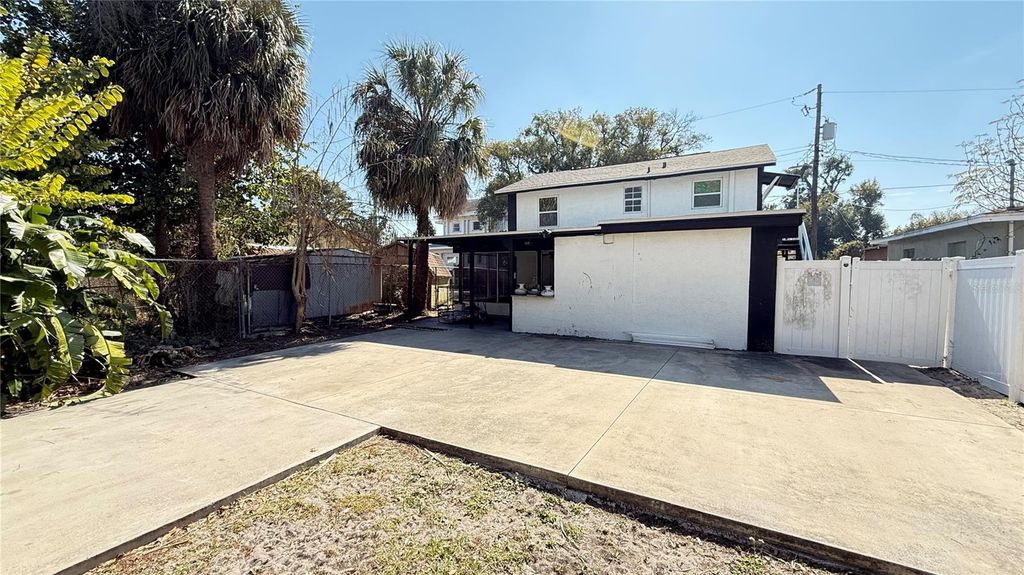 Photo of 806 E Robles Street, Tampa, FL 33602 (MLS # N6142766)