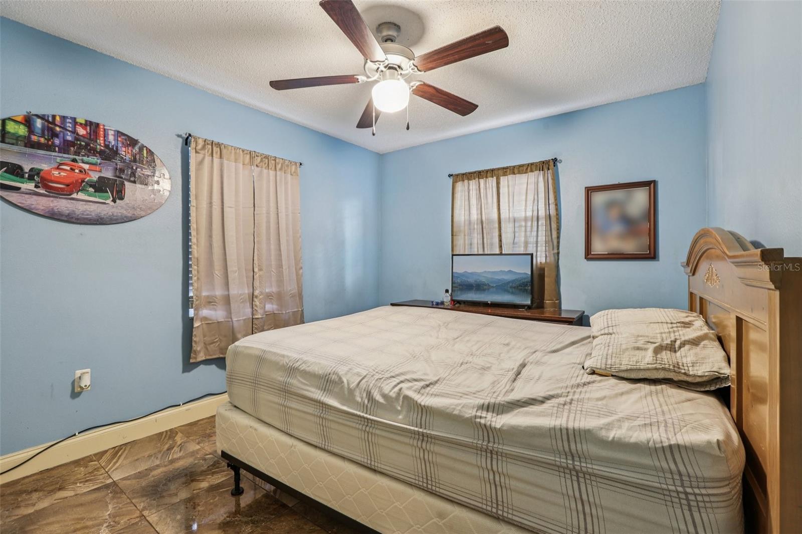 OAK VIEW MANOR - Residential